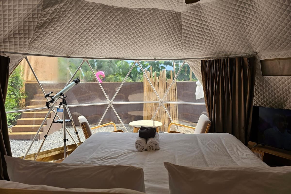 Terra Glamp | In-room safe, blackout drapes, iron/ironing board, free WiFi