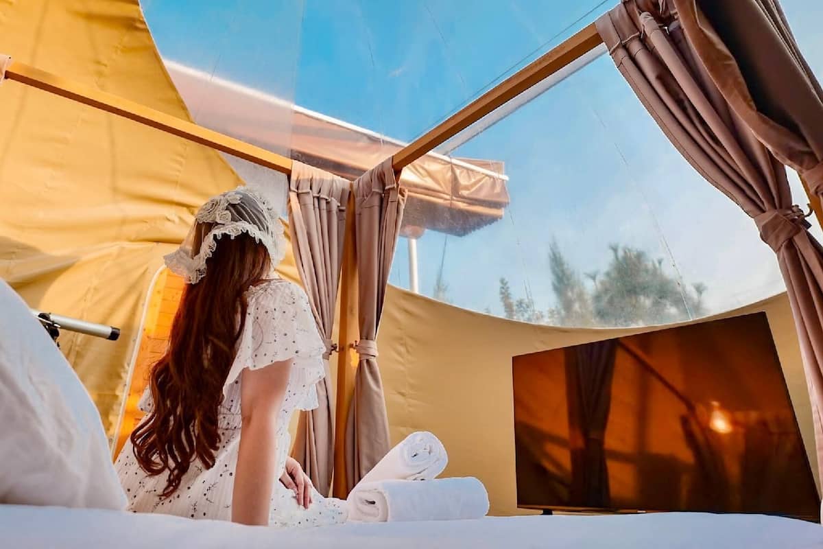 Gemini Glamp | In-room safe, blackout drapes, iron/ironing board, free WiFi