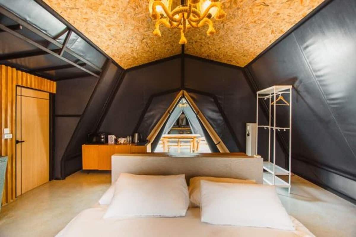 Dual Cabin Glamp | In-room safe, blackout drapes, iron/ironing board, free WiFi