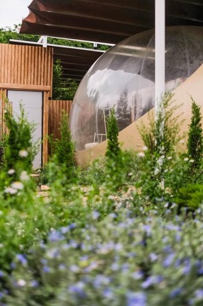 Meteo Bubble Glamp | Living area | Flat-screen TV