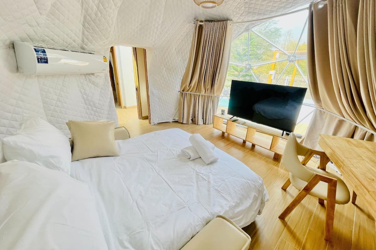 Muji Twins Hydra Dome | In-room safe, blackout drapes, iron/ironing board, free WiFi