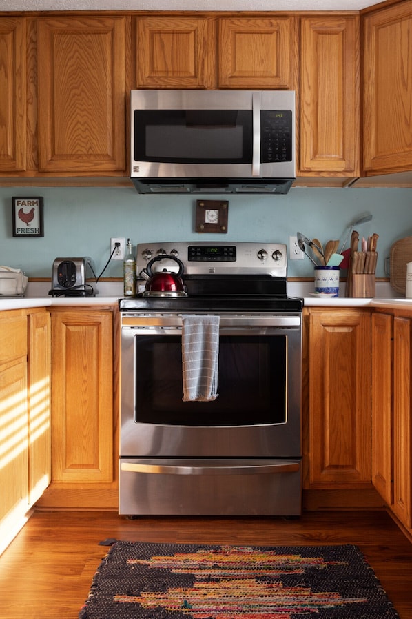 Refrigerador, microondas, horno y lavavajillas