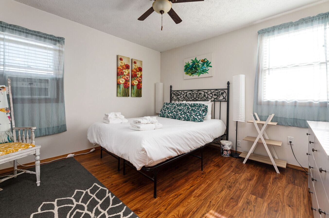 3 habitaciones, tabla de planchar con plancha y wifi gratis 