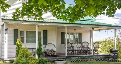 Cozy Countryside Farmhouse In Leelanau