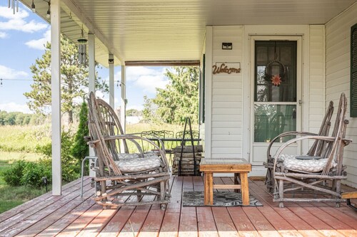 Cozy Countryside Farmhouse In Leelanau