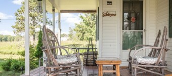Cozy Countryside Farmhouse In Leelanau