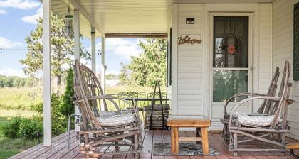 Cozy Countryside Farmhouse In Leelanau