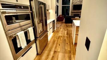 Mikrobølgeovn, ovn, kogeplade, opvaskemaskine