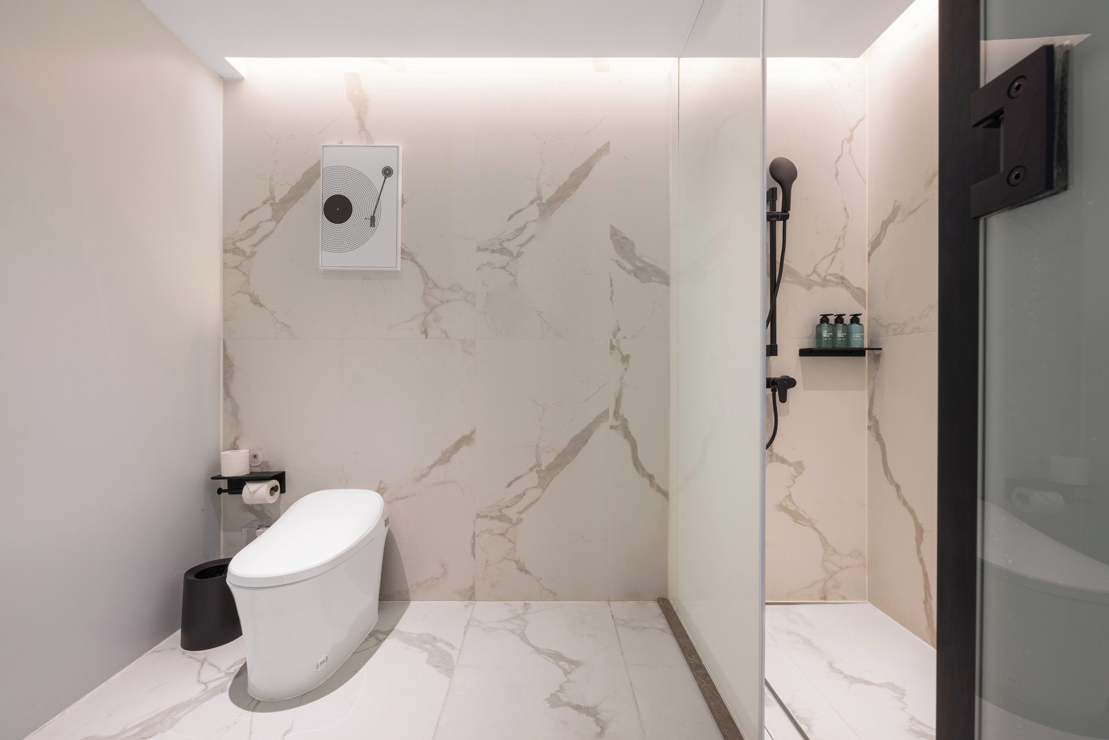 Kamar Double atau Twin Mewah | Busa memori, tirai kedap cahaya, setrika/meja setrika, dan Wi-Fi gratis