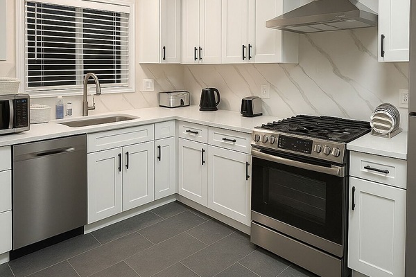 Micro-ondes, four, plaque de cuisson, lave-vaisselle