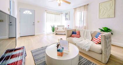 Stylish Urban Hideaway Steps to BART- 3Beds