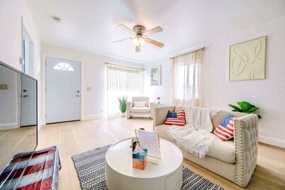 Stylish Urban Hideaway Steps to BART- 3Beds