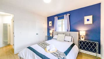 2 bedrooms, desk, iron/ironing board, travel crib