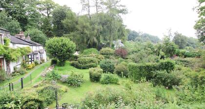 Milldam Cottage, Coniston - a cottage that sleeps 4 guests in 2 bedrooms