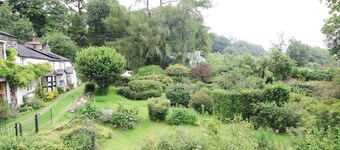 Milldam Cottage, Coniston - a cottage that sleeps 4 guests in 2 bedrooms