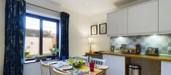 The Loft, Penrith -  a cottage that sleeps 3 guests  in 2 bedrooms