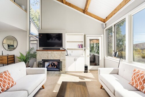 New! Family friendly Snowmass retreat w. hot tub and pool. 5 minutes to resort!