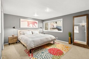 3 chambres, bureau, fer et planche à repasser, lit parapluie