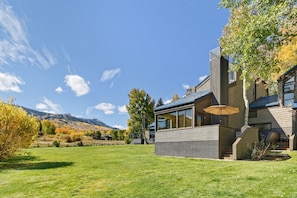 Exterior - New! Family friendly Snowmass retreat w. hot tub and pool. 5 minutes to resort! (Snowmass Village)