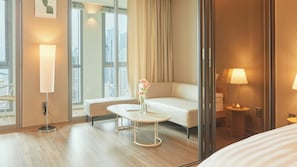 Chambre de base double, vue partielle sur la mer | Rideaux d’obscurcissement, fer et planche à repasser