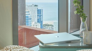 بديكورات فريدة لكل غرفة وطراز فريد لكل وحدة وتجهيزات عازلة للصوت