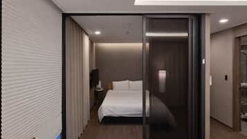 Deluxe Twin - Half Ocean View