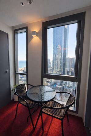 Deluxe - Half Ocean View | 特色装修、特色家居、隔音、免费 WiFi