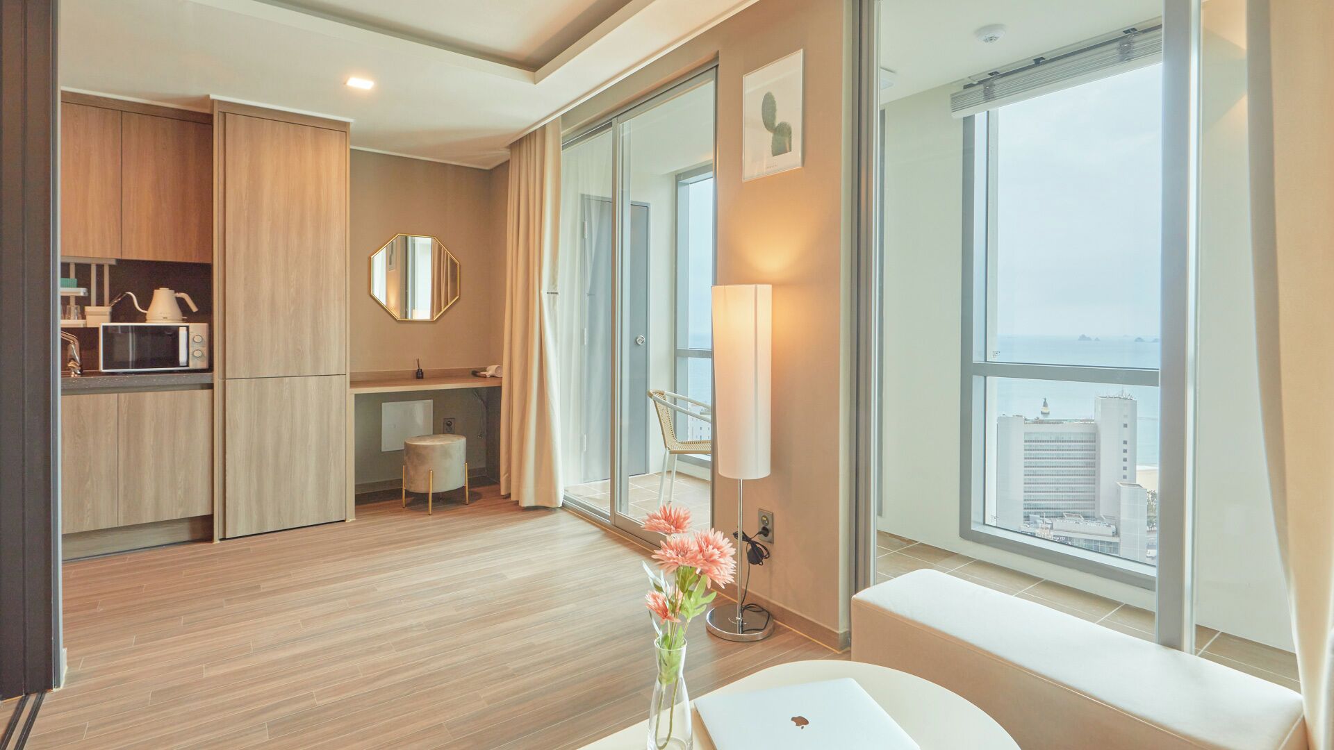 Deluxe - Half Ocean View | Individuelt dekorert, individuelt innredet og lydisolert