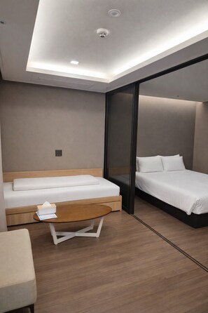 Deluxe - Half Ocean View | Individually decorated, individually furnished, soundproofing, free WiFi - Haeundae Elbonz (Busan)