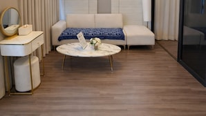 Deluxe - Half Ocean View | تجهيزات عازلة للصوت وواي فاي مجانًا وبديكورات فريدة لكل غرفة