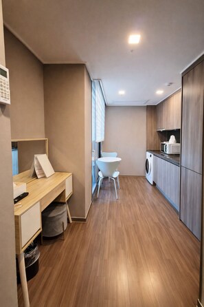 Individually decorated, individually furnished, soundproofing, free WiFi - Haeundae Elbonz (Busan)