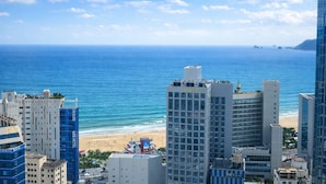 Premier - Ocean View | تجهيزات عازلة للصوت وواي فاي مجانًا وبديكورات فريدة لكل غرفة