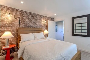 Fer et planche à repasser, Wi-Fi, literie fournie