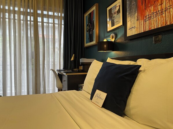 Iron/ironing board, WiFi, bed sheets