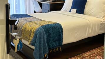 6 bedrooms, iron/ironing board, WiFi, bed sheets