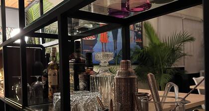 Chic Ikoyi Guesthouse with Pool, 6 Bedrooms – Perfect for Families & Groups