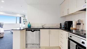 Fridge, dishwasher, coffee/tea maker, toaster