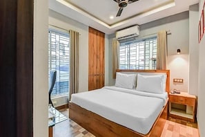 Deluxe Room | Egyptian cotton sheets, premium bedding, in-room safe, free WiFi