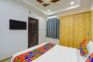 Egyptian cotton sheets, premium bedding, in-room safe, free WiFi