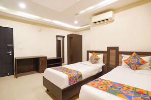 Egyptian cotton sheets, premium bedding, in-room safe, free WiFi