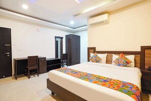 Deluxe Room | Egyptian cotton sheets, premium bedding, in-room safe, free WiFi