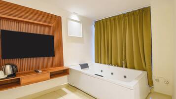 Private spa tub