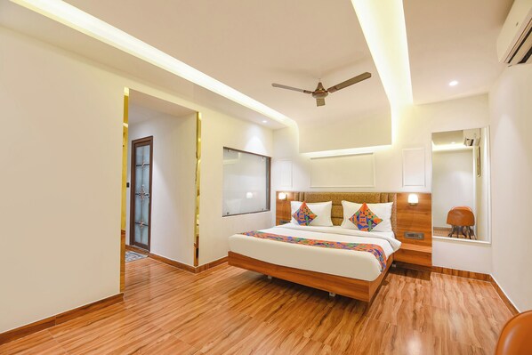 Egyptian cotton sheets, premium bedding, in-room safe, free WiFi