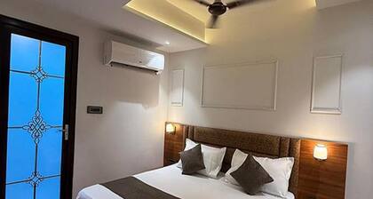 Fabhotel The Aura