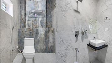 Bruser, brusehoved med spredningseffekt, gratis toiletartikler