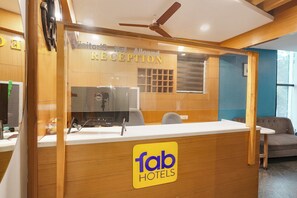 ฝ่ายต้อนรับ