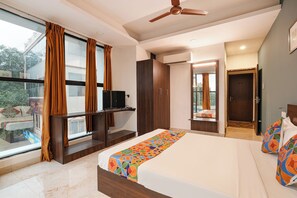 Egyptian cotton sheets, premium bedding, in-room safe, free WiFi