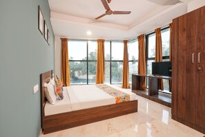 Egyptian cotton sheets, premium bedding, in-room safe, free WiFi - Fabhotel Skyline (Bengaluru)