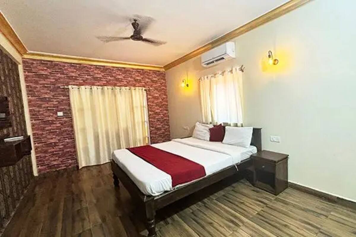 Egyptian cotton sheets, premium bedding, in-room safe, free WiFi