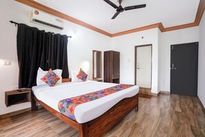 Egyptian cotton sheets, premium bedding, in-room safe, free WiFi